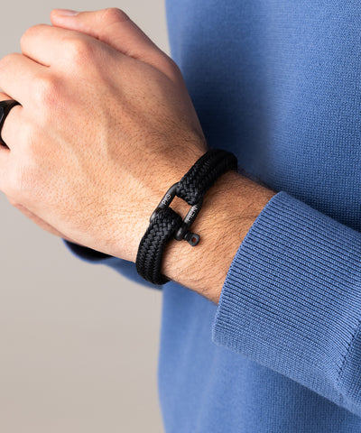 Gorgeous George Black | Black