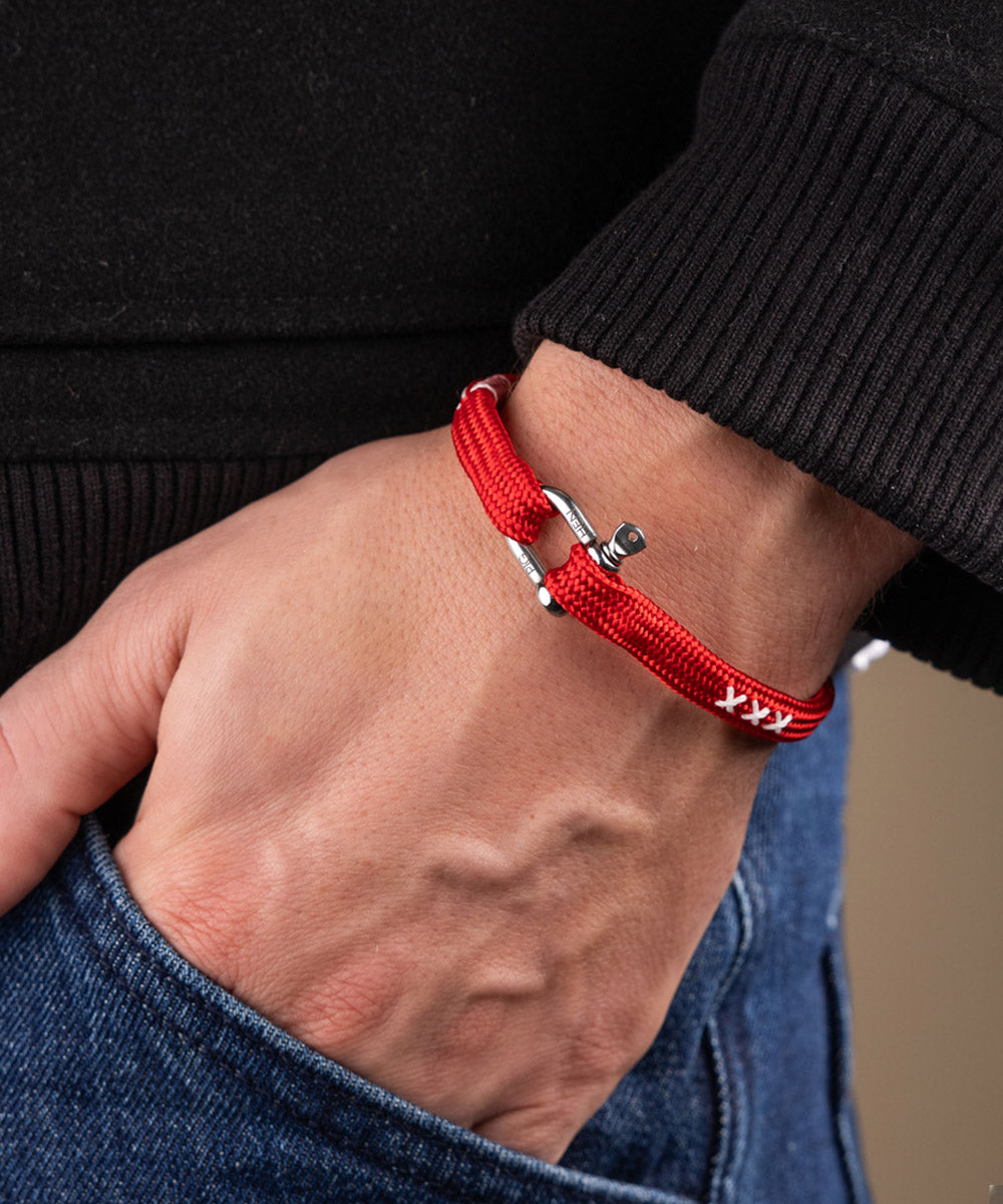 Vicious Vik | Coa Red White – Pig & Hen
