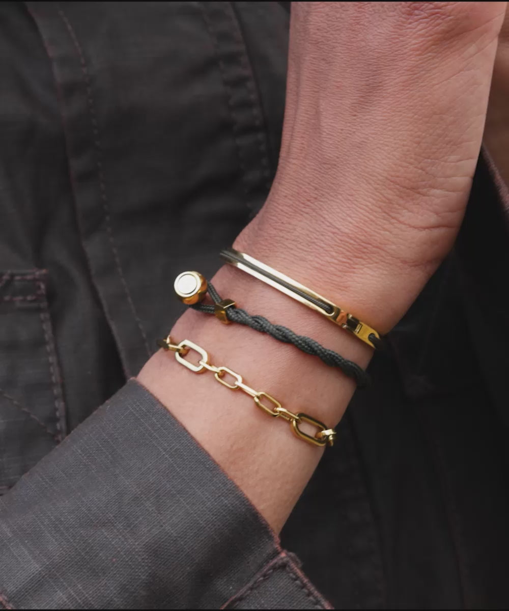 Julie | Gold
